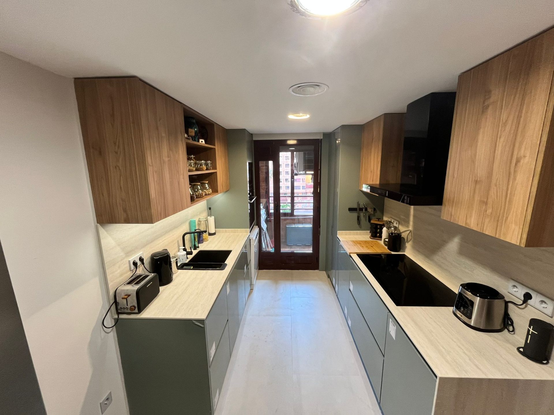 Cocina reformada por SGO Services en Valencia
